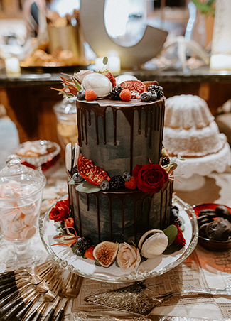 kimberly-crist-pandemic-wedding-cake